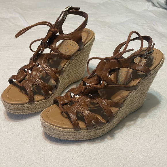 Brown wedges✨ - Picture 1 of 9